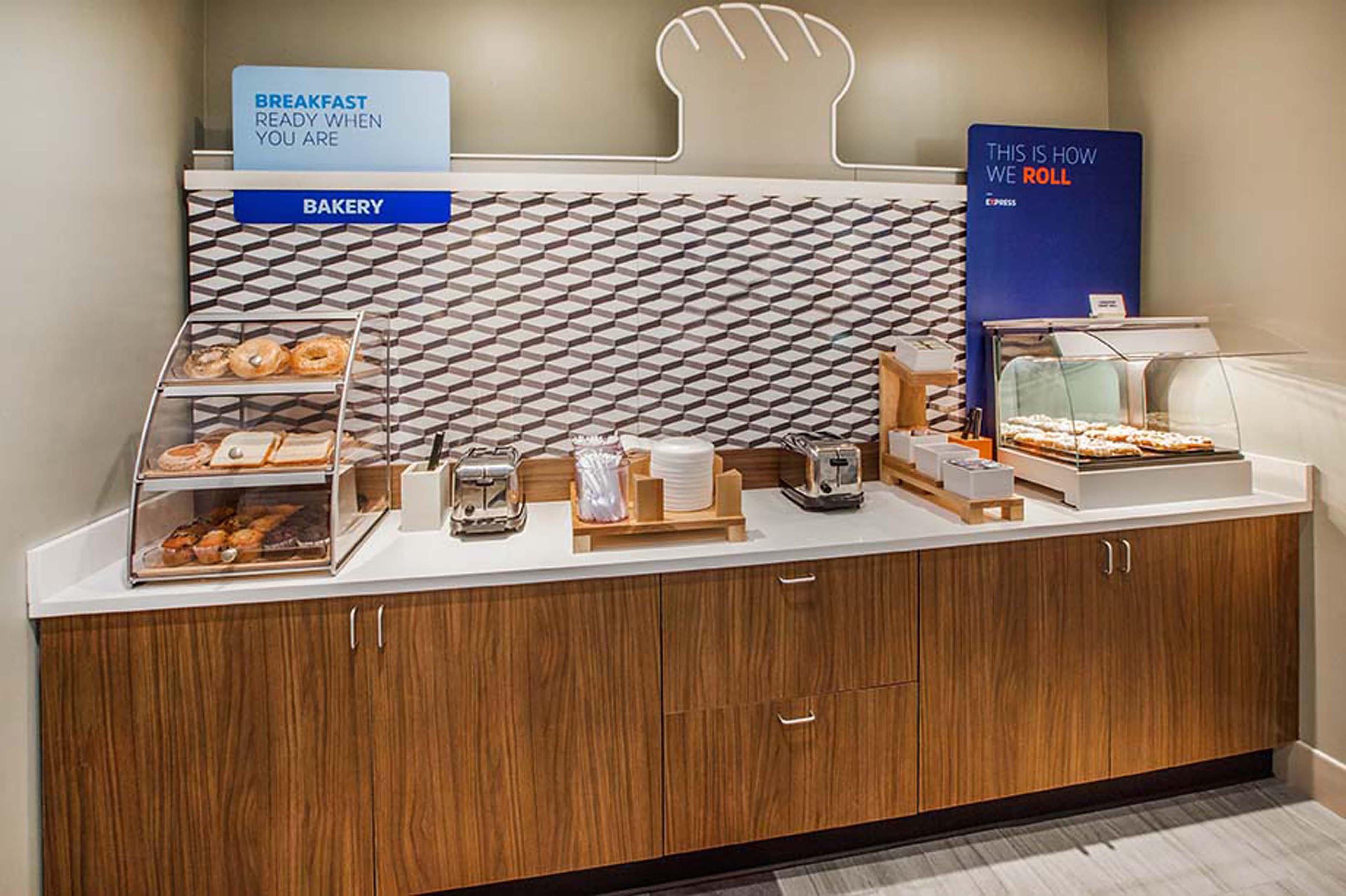 Holiday Inn Express - Atlanta-Kennesaw By Ihg Exterior photo